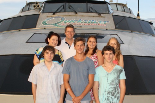 QS Scholarship_12_group,bow